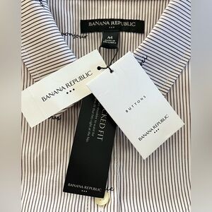 BANANA REPUBLIC Women’s Size M Untucked Buttondown Shirt NWT French Words